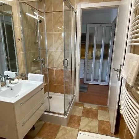 Eden Apartment *